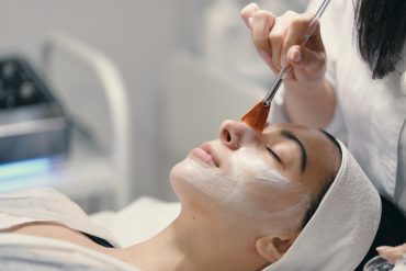 What Is Endolift? A Non‑Surgical Facial Contouring Treatment Explained